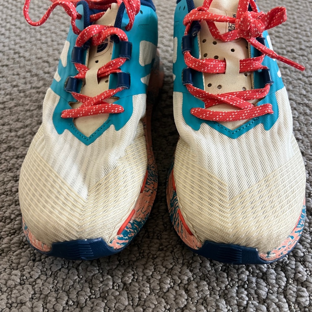 North Face Women’s Vectiv Trail Running Shoes in cream, blue, coral, size 8 - Picture 7 of 7